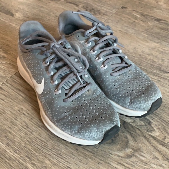 EUC Nike Gray Zoom Vomero 13 - Picture 3 of 14